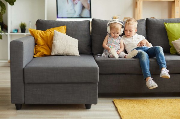 Canapé d'angle ouvert vs fermé : Quel design convient le mieux à votre intérieur?